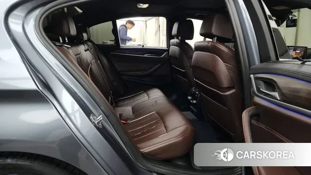 BMW 5 Series (G30) 2019 Серебристо-серый из Кореи, фото 3
