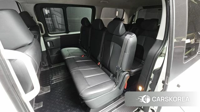 Hyundai Staria 2023 Белый из Кореи, фото 3