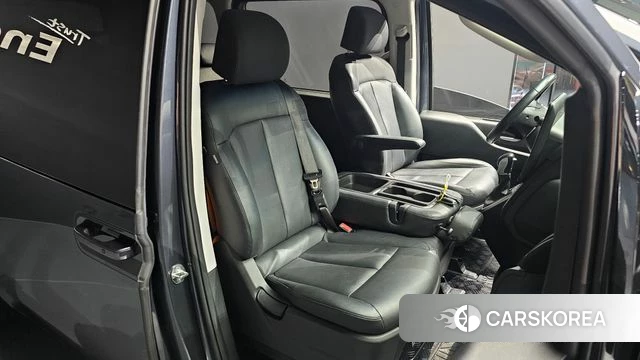 Hyundai Staria 2023 Серый из Кореи, фото 3