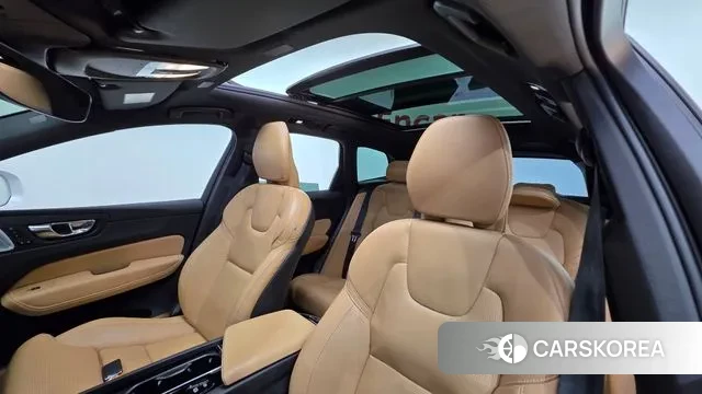 Volvo XC60 second Generation 2022 Белый из Кореи, фото 3