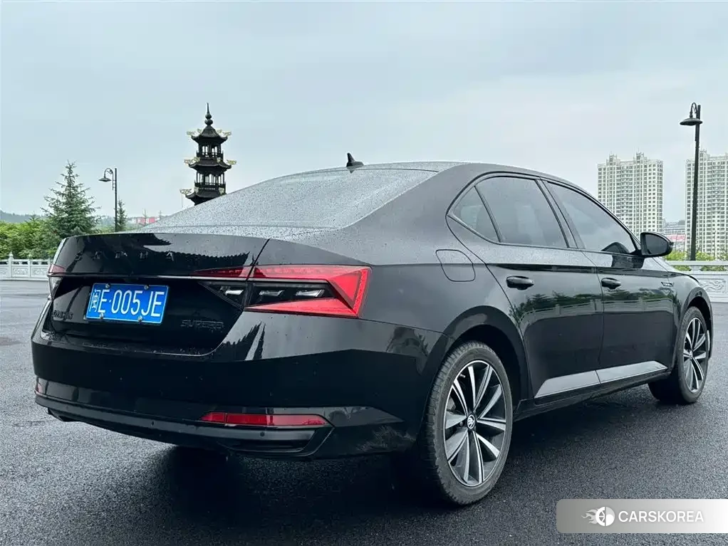 Skoda Superb 2023 Черный из Китая, фото 3