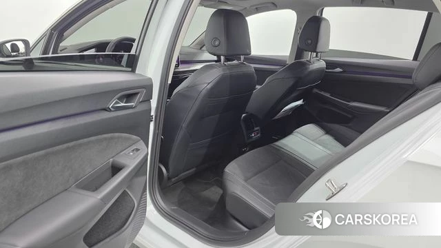 Volkswagen Golf 8th Generation 2025 Белый из Кореи, фото 3