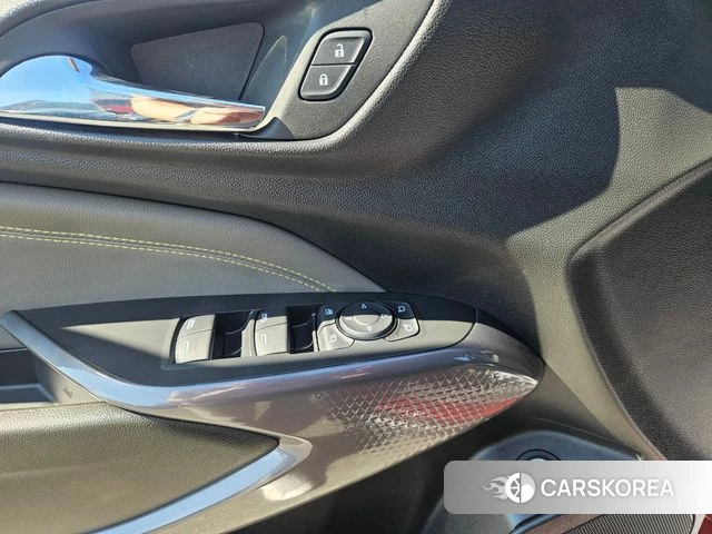 Chevrolet (GM Daewoo) Trax Crossover 2023 Красный из Кореи, фото 3
