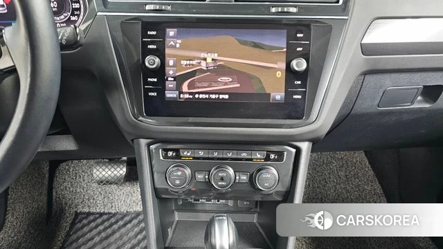 Volkswagen Tiguan second Generation 2018 Белый из Кореи, фото 3