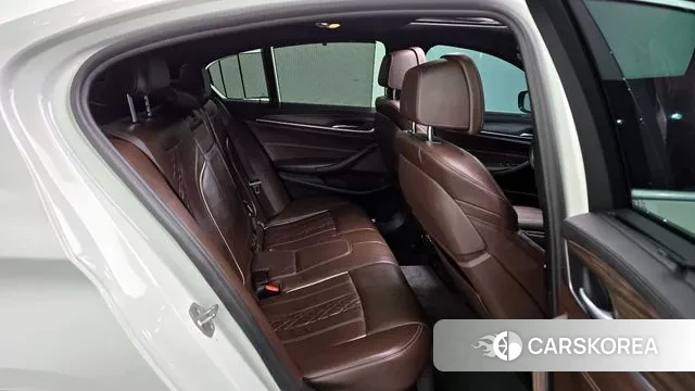 BMW 5 Series (G30) 2018 Белый из Кореи, фото 3