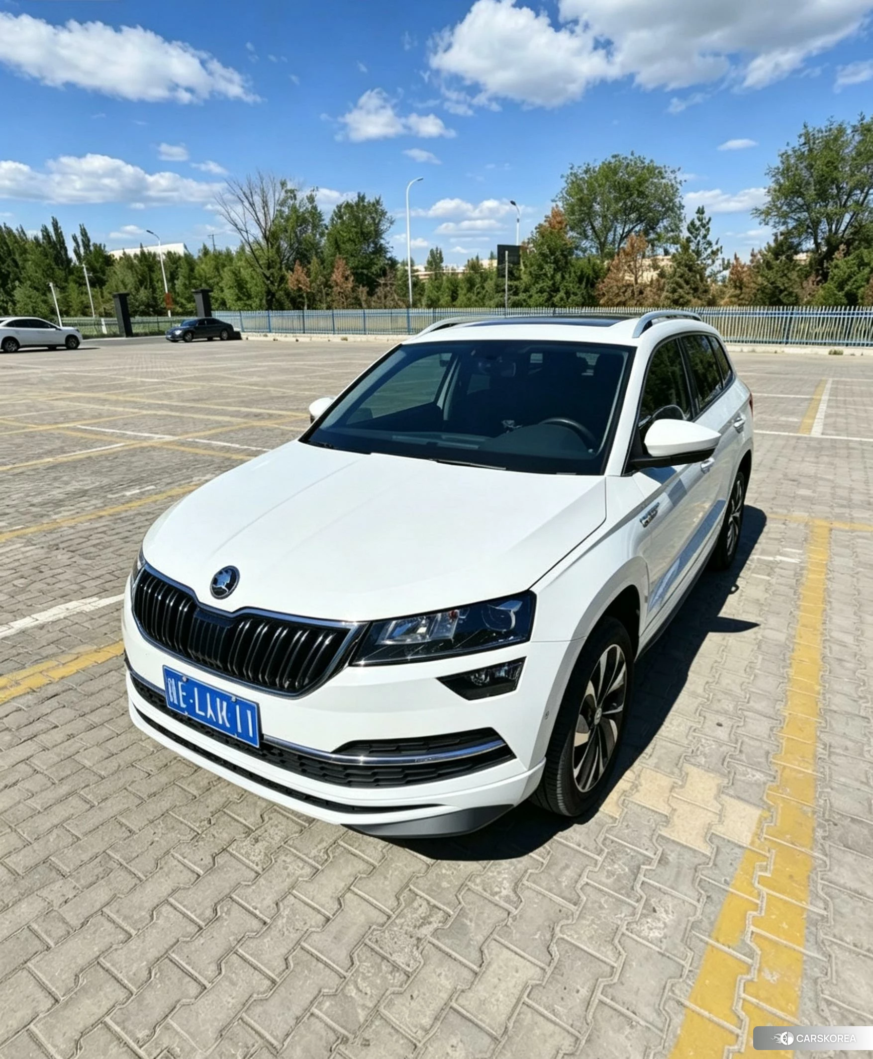 Skoda Karoq 2023 Белый из Китая, фото 3