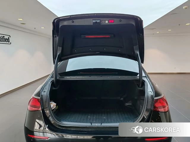 Mercedes-Benz E-Class 2025 Черный из Китая, фото 3