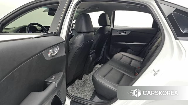 Kia The New K3 2nd generation 2021 Белый из Кореи, фото 3