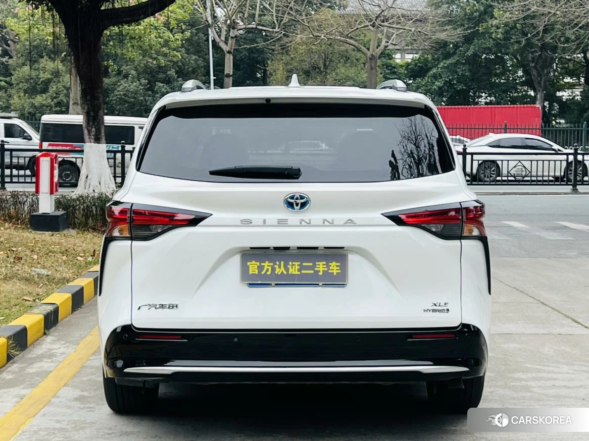 Toyota Sienna 2023 Белый из Китая, фото 3