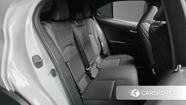 Lexus UX250h 2023 Белый из Кореи, фото 3