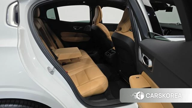 Volvo S60 3rd generation 2024 Белый из Кореи, фото 3