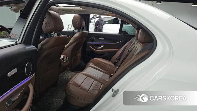 Mercedes-Benz E-Class W213 2018 Белый из Кореи, фото 3