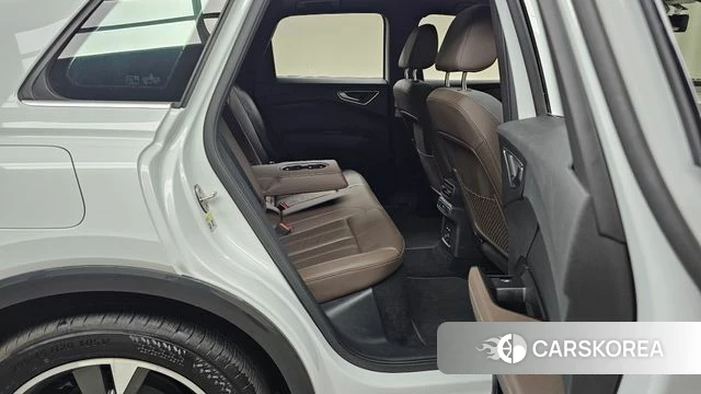 Audi Q4 e-Tron (F4) 2022 Белый из Кореи, фото 3