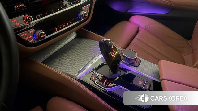 BMW 5 series 2020 Серебристо-серый из Китая, фото 3
