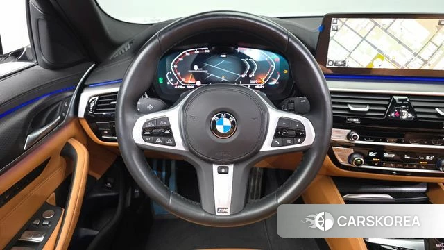 BMW 5 Series (G30) 2023 Белый из Кореи, фото 4