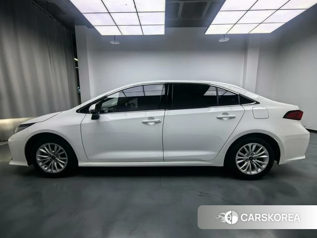 Toyota Allion 2023 Белый из Китая, фото 3