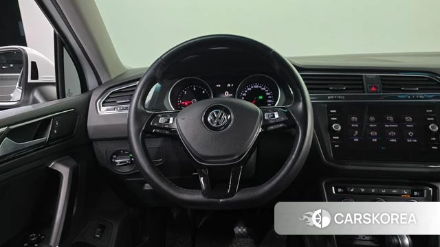 Volkswagen Tiguan second Generation 2018 Белый из Кореи, фото 3