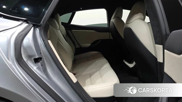 Tesla Model S 2026 Серебристо-серый из Кореи, фото 3