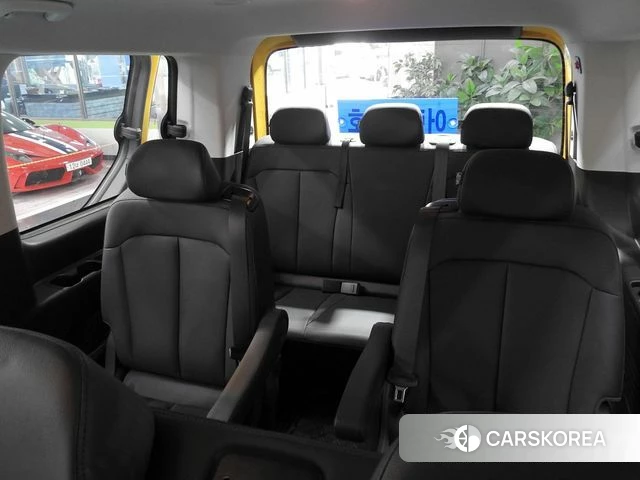 Hyundai Staria 2025 Желтый из Кореи, фото 3