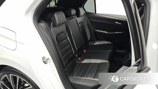 Volkswagen Golf 8th Generation 2024 Белый из Кореи, фото 3