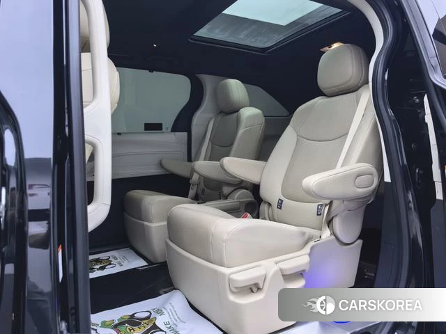 Toyota Granvia 2023 Черный из Китая, фото 3
