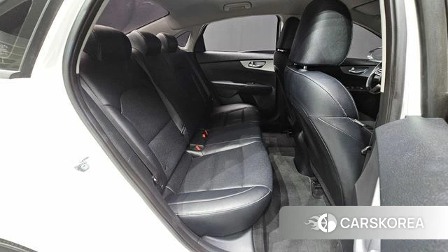 Kia The New K3 2nd generation 2023 Белый из Кореи, фото 3