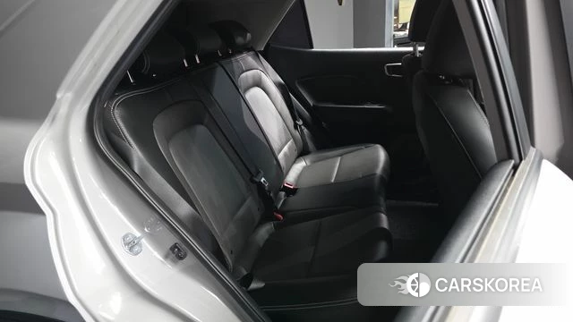 Hyundai Venue 2022 Серебристо-серый из Кореи, фото 3