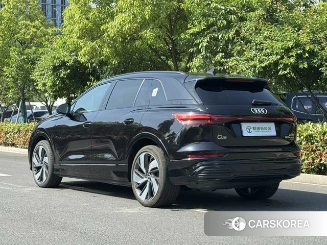Audi Q5L 2022 Черный из Китая, фото 3
