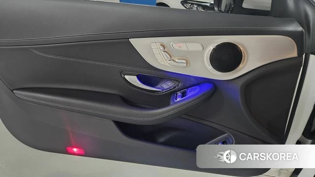 Mercedes-Benz C-Class W205 2023 Белый из Кореи, фото 3