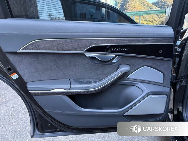 Audi A8 (D5) 2021 Черный из Кореи, фото 3
