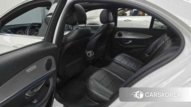 Mercedes-Benz E-Class W213 2018 Белый из Кореи, фото 3