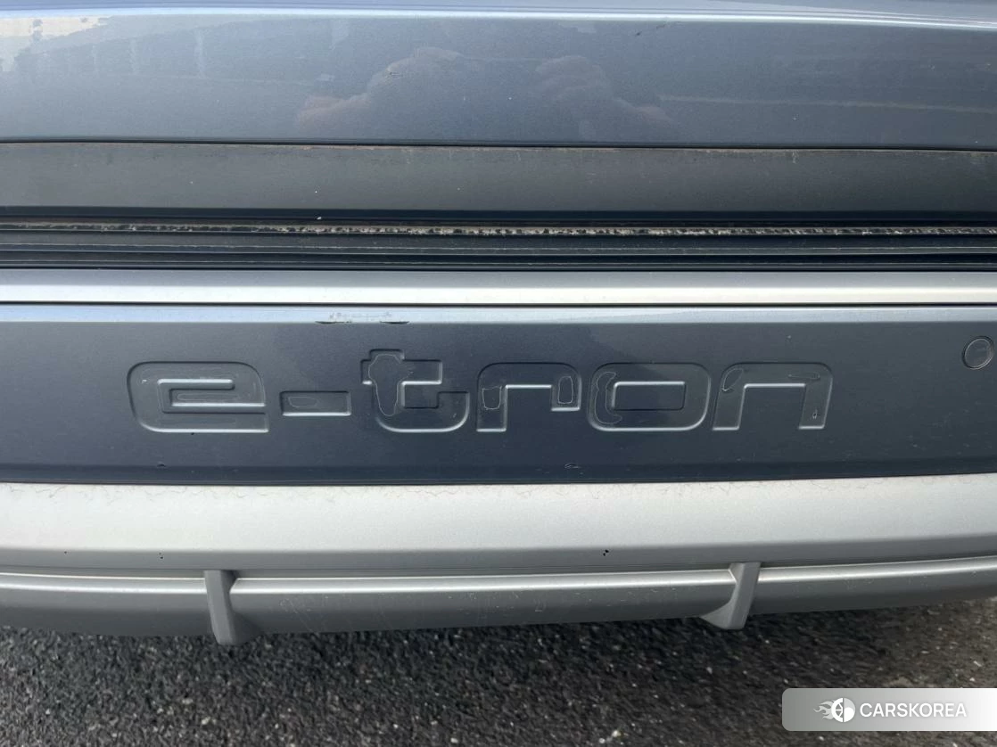 Audi Q4 2023 Синий из Китая, фото 3