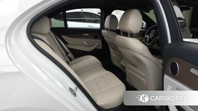 Mercedes-Benz E-Class W213 2023 Белый из Кореи, фото 3