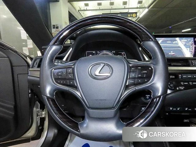 Lexus ES300h 7th generation 2019 Серебряный из Кореи, фото 3