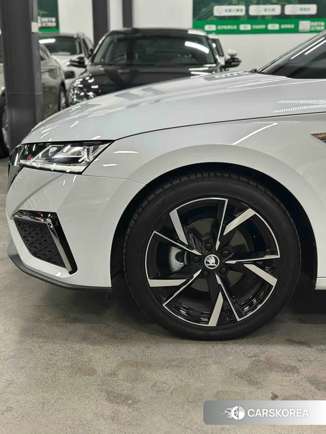 Skoda Octavia 2024 Белый из Китая, фото 3