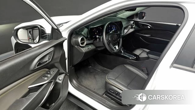 Chevrolet (GM Daewoo) Trax Crossover 2024 Белый из Кореи, фото 3