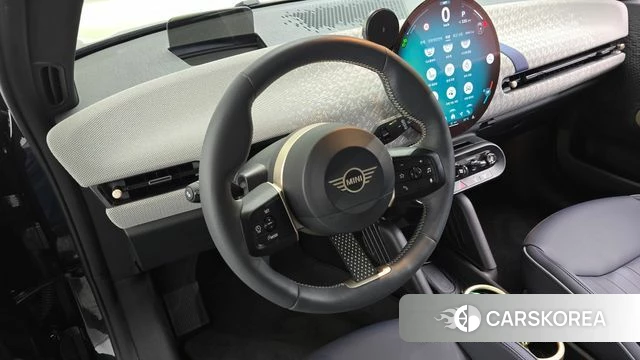 Mini Cooper Electric 4th Generation 2024 Черный из Кореи, фото 3