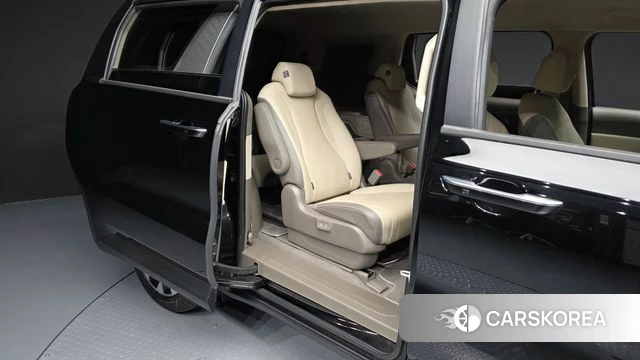 Kia Carnival 4th generation 2023 Черный из Кореи, фото 3