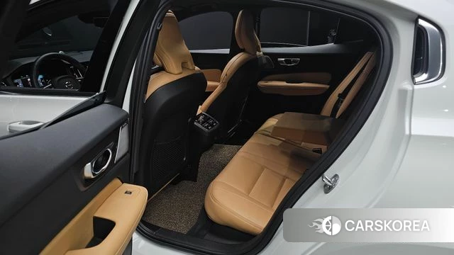 Volvo S60 3rd generation 2024 Белый из Кореи, фото 3