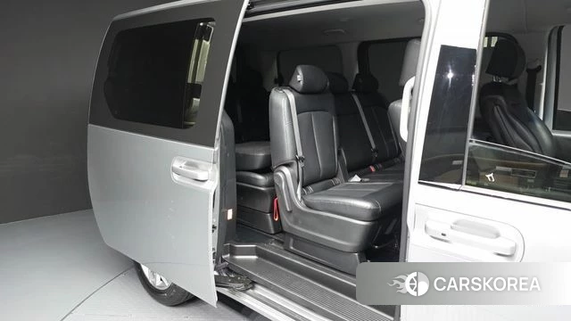 Hyundai Staria 2022 Серебряный из Кореи, фото 3