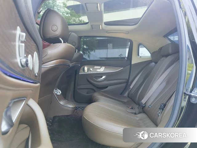 Mercedes-Benz E-Class 2022 Черный из Китая, фото 3