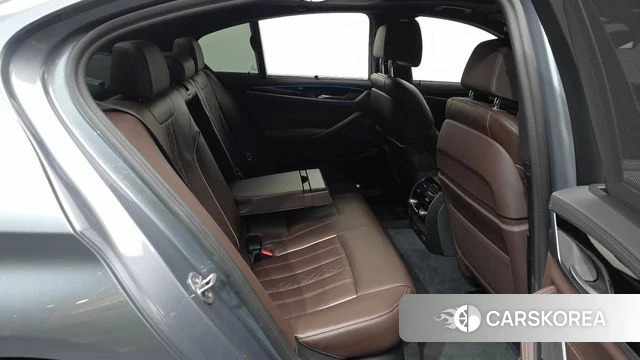 BMW 5 Series (G30) 2022 Серебристо-серый из Кореи, фото 3