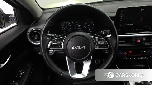 Kia The New K3 2nd generation 2023 Белый из Кореи, фото 3