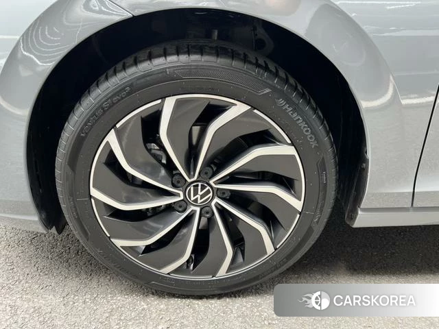 Volkswagen Golf 2025 Серебристо-серый из Китая, фото 3