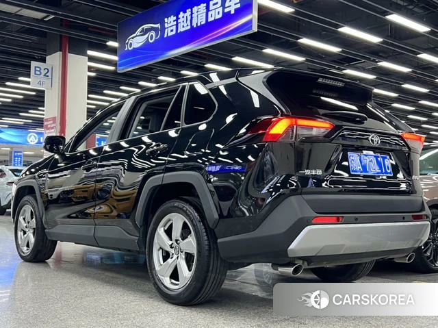 Toyota RAV4 2021 Черный из Китая, фото 3