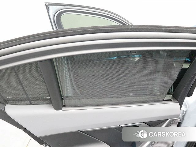 BMW i5 (G60) 2023 Светло-серебряный цвет из Кореи, фото 3