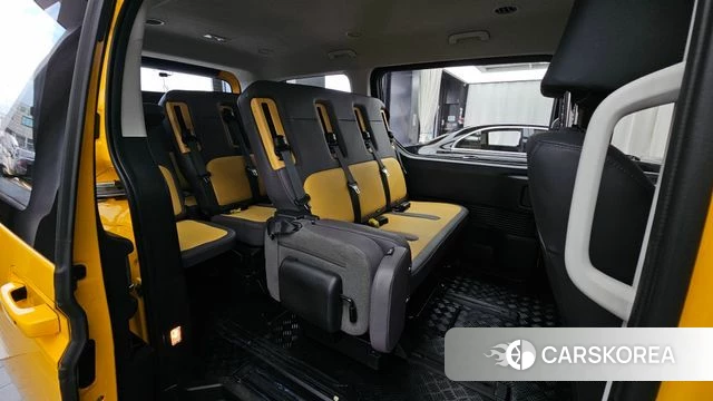 Hyundai Staria 2023 Желтый из Кореи, фото 3