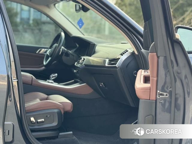 BMW X5 2021 Темно-серый из Китая, фото 3