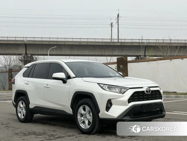 Toyota RAV4 2024 Белый из Китая, фото 3