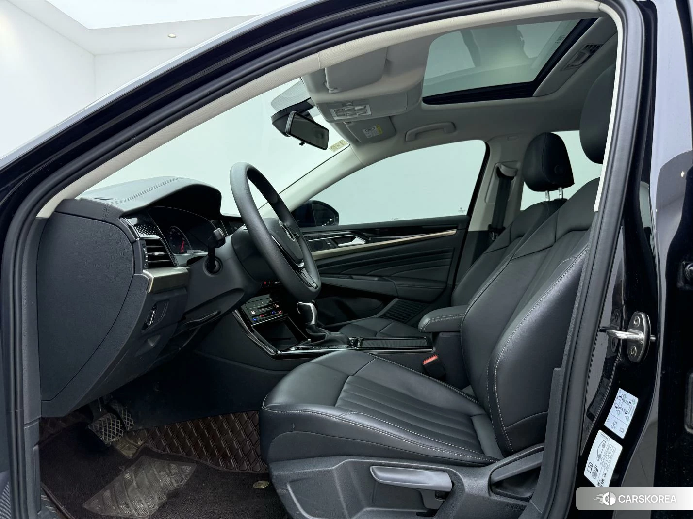 Volkswagen Passat 2021 Черный из Китая, фото 3
